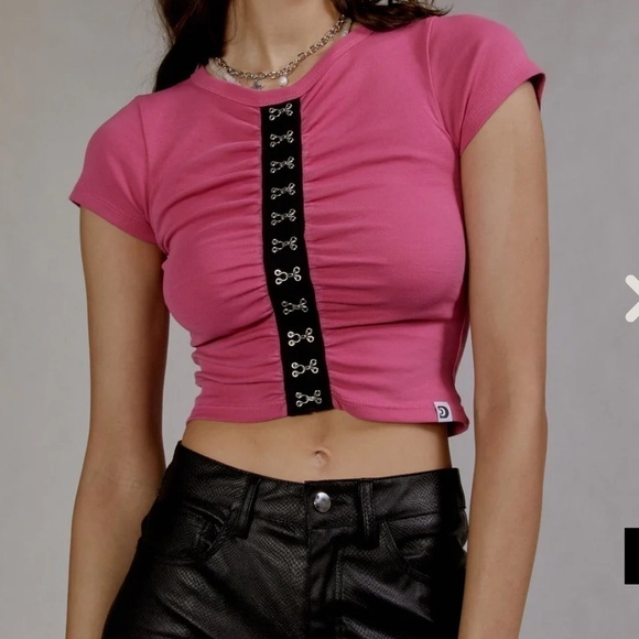 DAYDREAMER HOOK & EYE BABY TEE IN PINK COSMO - Picture 3 of 16